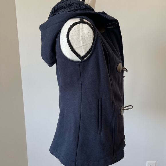 Market & Spruce Emory Toggle hooded fleece vest new with tags in a size medium - Picture 4 of 13